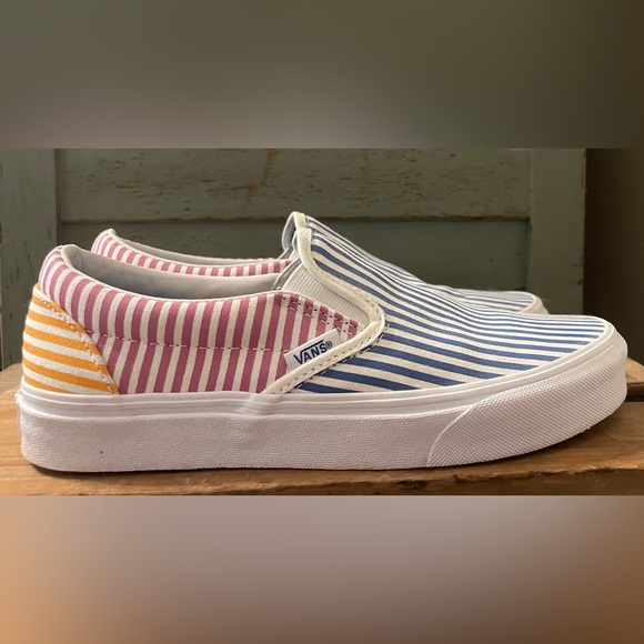 Vans Classic Slip ons - Picture 1 of 2